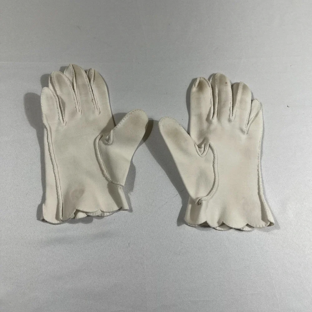 Vintage White Cotton Wrist Gloves Scalloped Edge Coquette Bridal Small 6.5